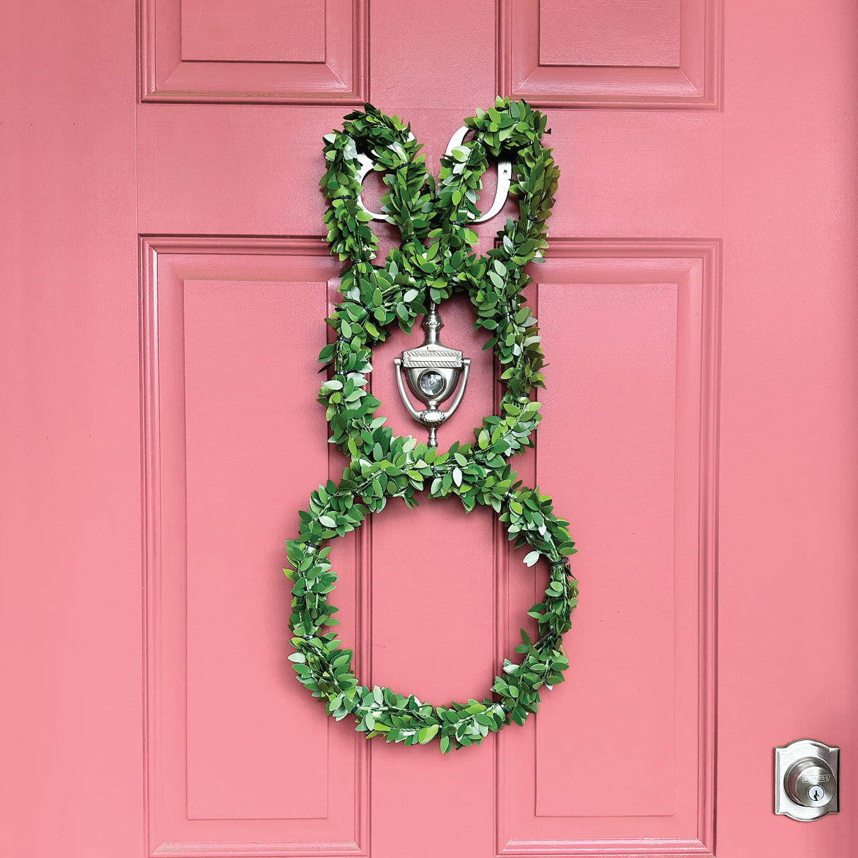 24-inch Boxwood Bunny Wreath
