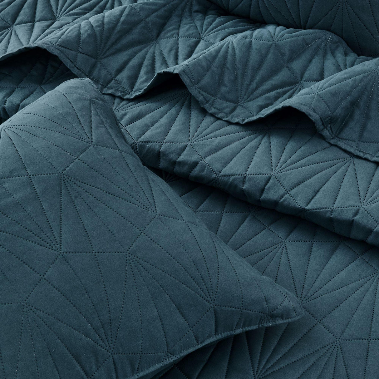 Oversized Geometric Pinsonic Quilt Set - Blakely Collection