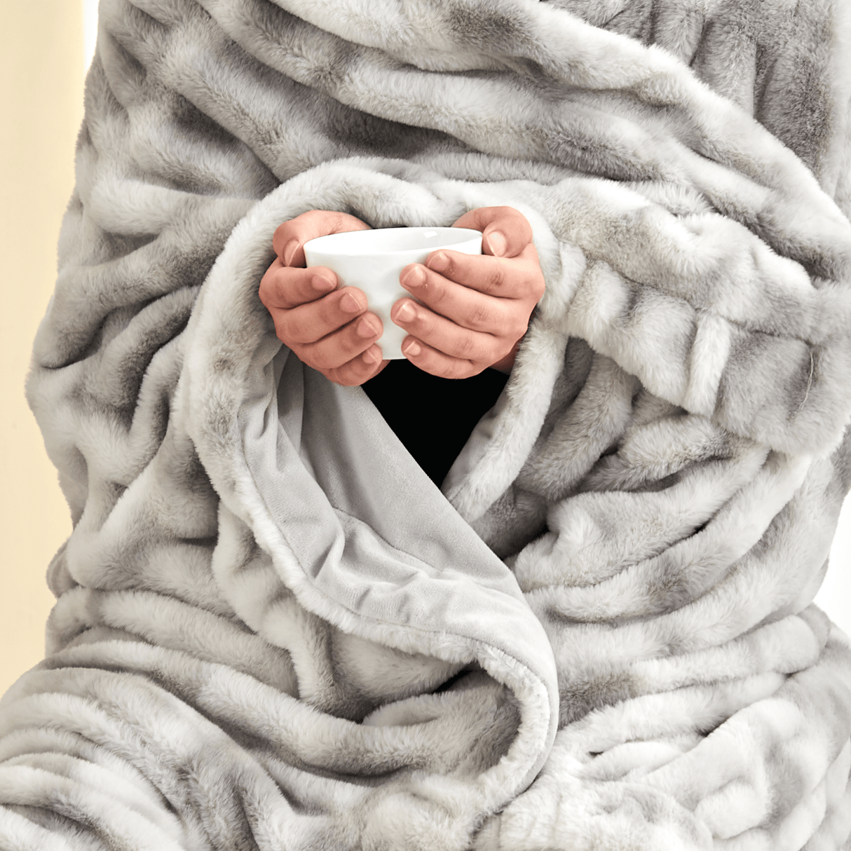 Ruched Faux Fur Throw Blanket - Alondra Collection
