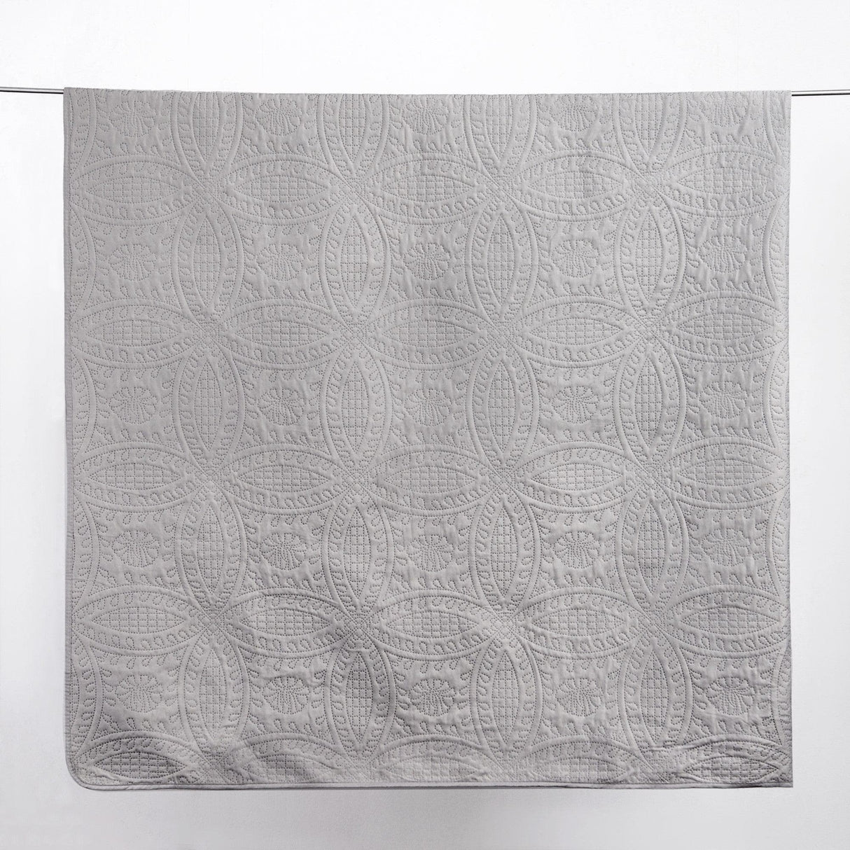 3-Piece Oversized Medallion Quilt Set - Clara Collection