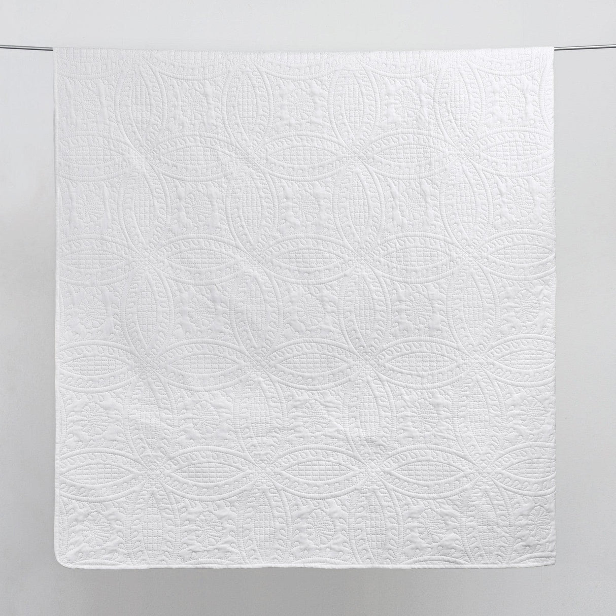 3-Piece Oversized Medallion Quilt Set - Clara Collection