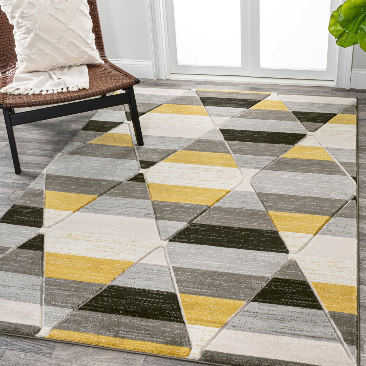 Kehoe Retro Diamonds Geometric Area Rug - Tuesday Morning - Area Rugs