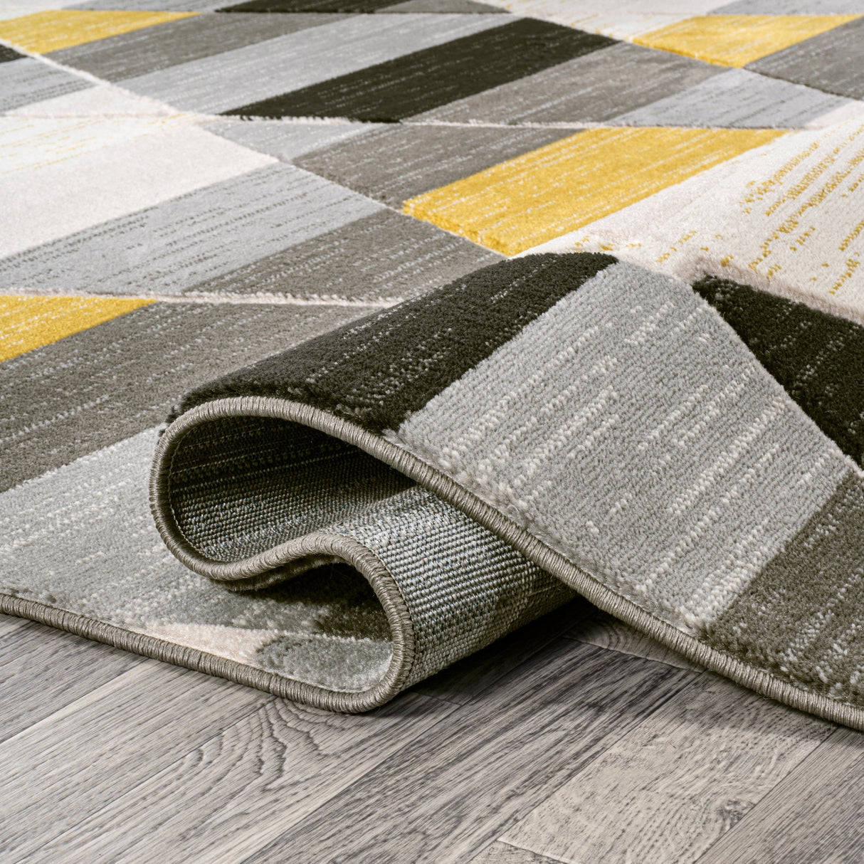 Kehoe Retro Diamonds Geometric Area Rug - Tuesday Morning - Area Rugs