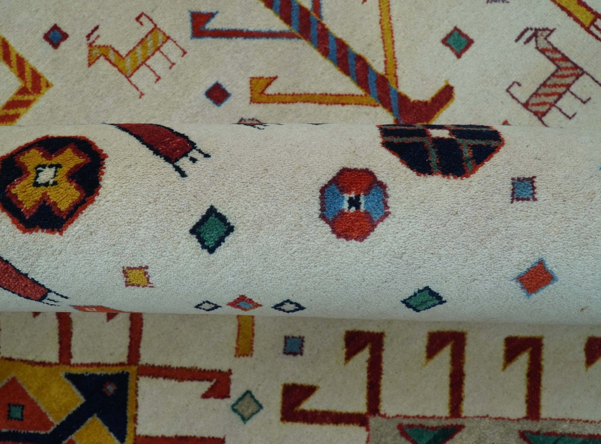Lori Gabbeh Design Ivory 8x11.7 Hand Knotted wool Area Rug