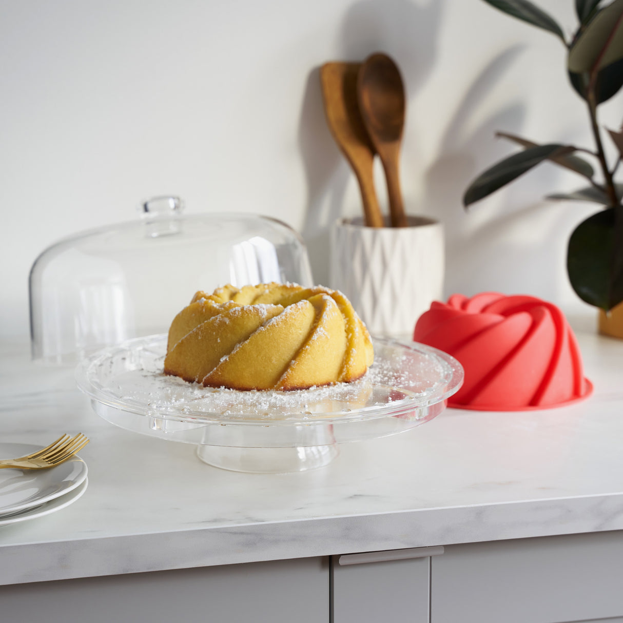 Multi-Functional-Acrylic-Server-with-Bundt-Cake-Mold-Cake-Stands