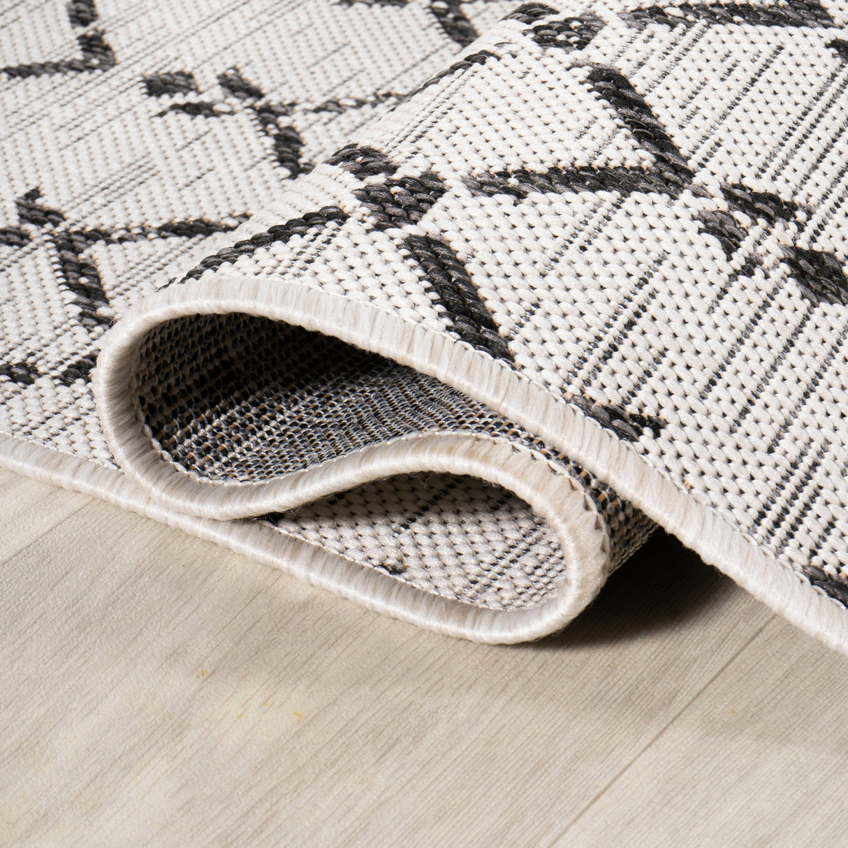 Ourika Moroccan Geometric Textured Weave Indoor/Outdoor Round Area Rug - Tuesday Morning - Area Rugs