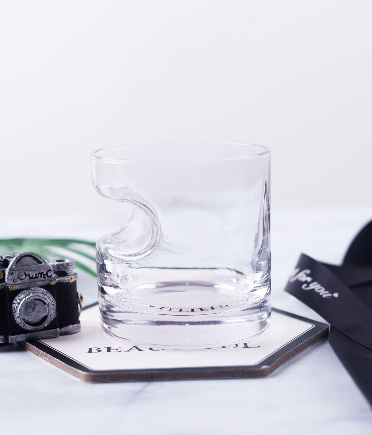 2-Pack Whiskey Glass with Built-in Cigar Rest and Cigar Cutter