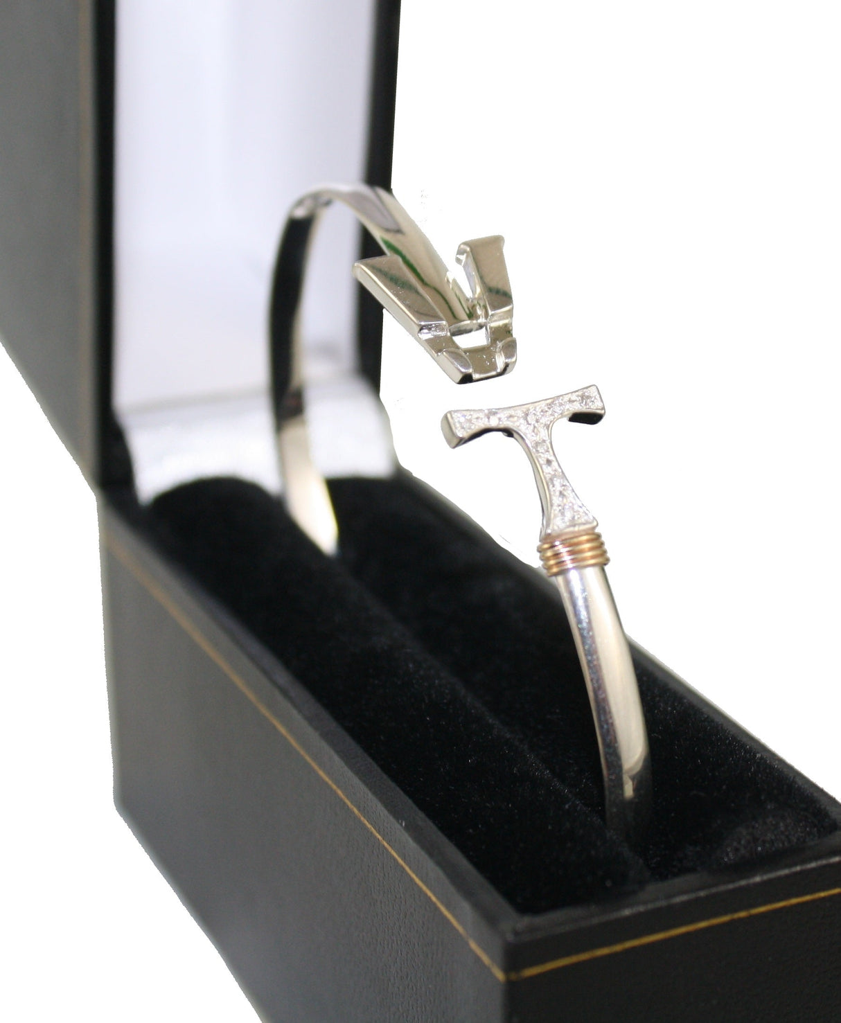 Vermont Hook Bracelet Silver with Diamond Accents - 4mm Band - 7 Inch