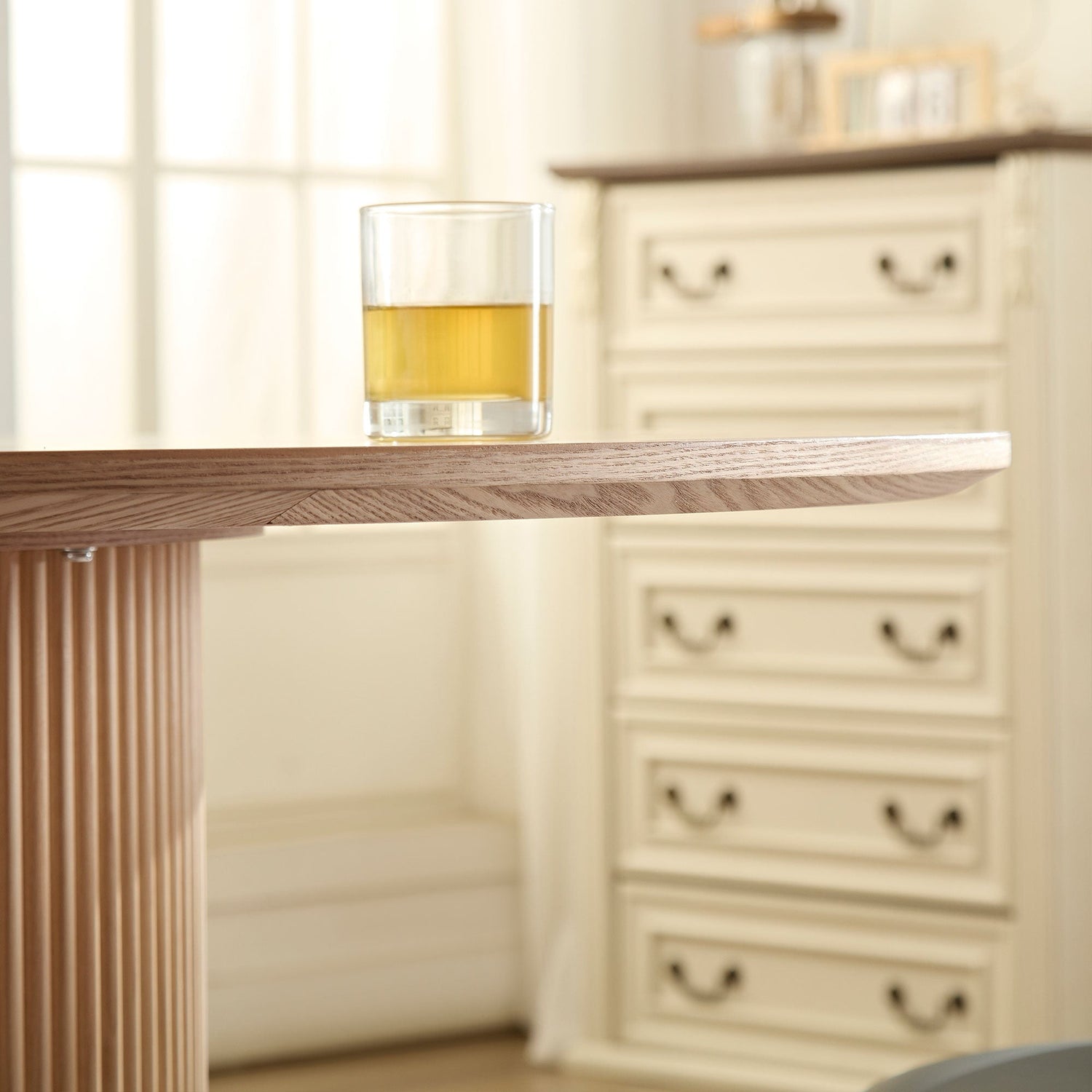 Volet 47.24" Round Dining Table with Wave Pattern Base - Dining Tables