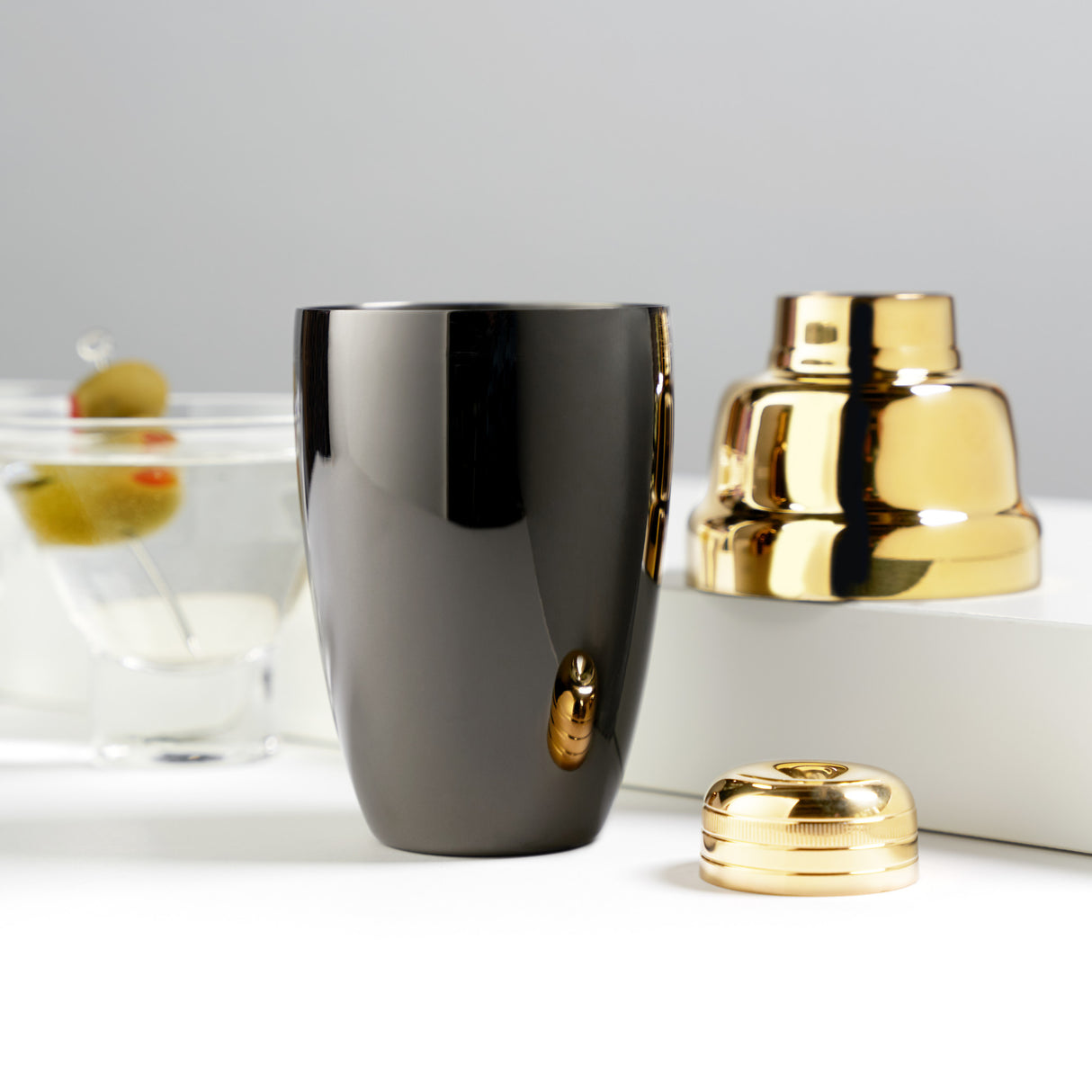 Deco heavyweight cocktail shaker in black & gold viski®