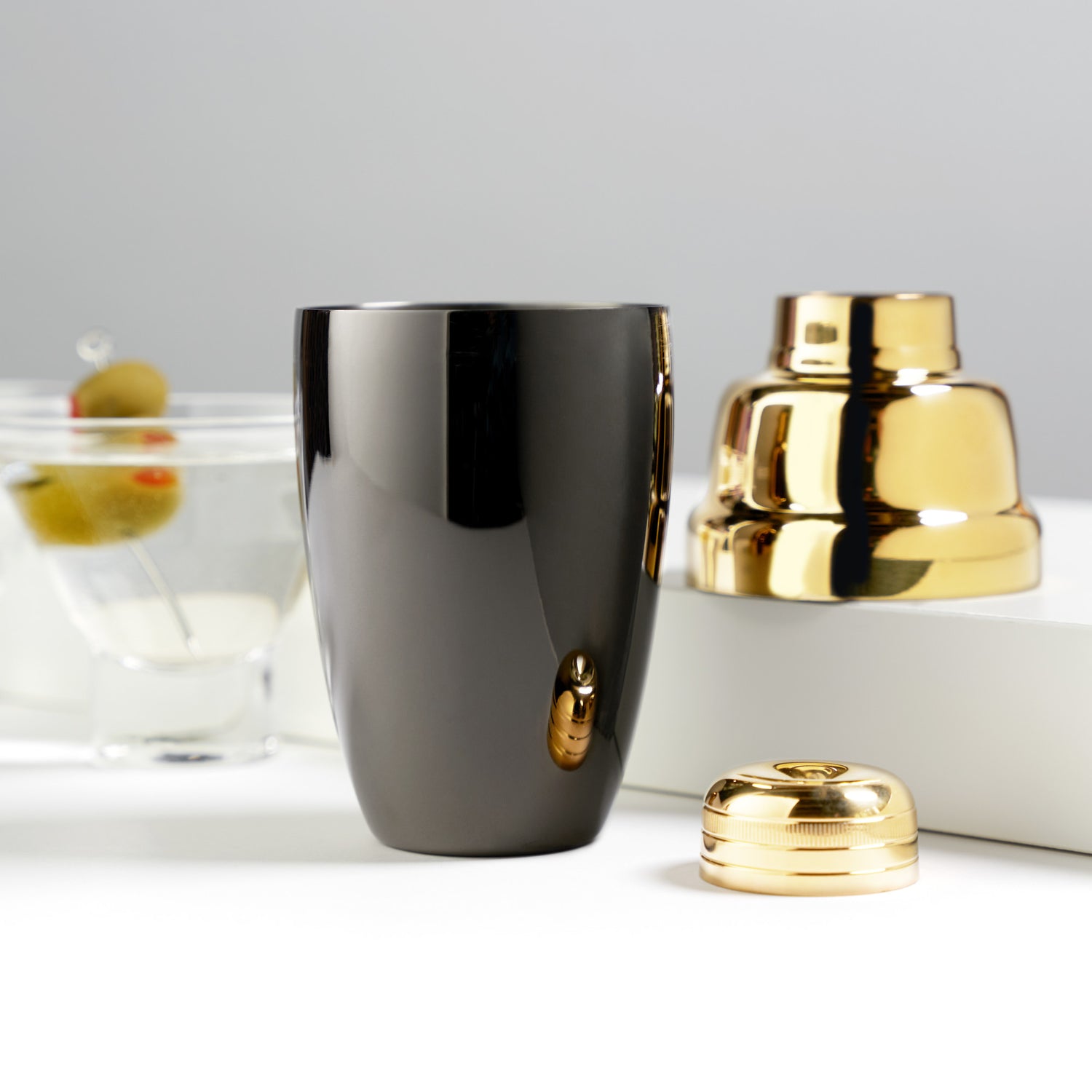 Deco heavyweight cocktail shaker in black & gold viski®