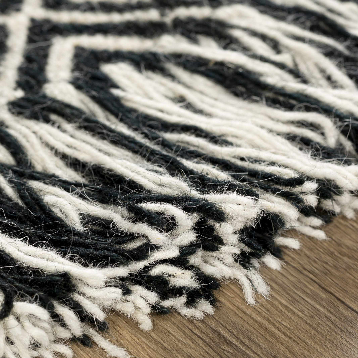 Wundowie Black&Ivory Diamond Wool Rug - Clearance