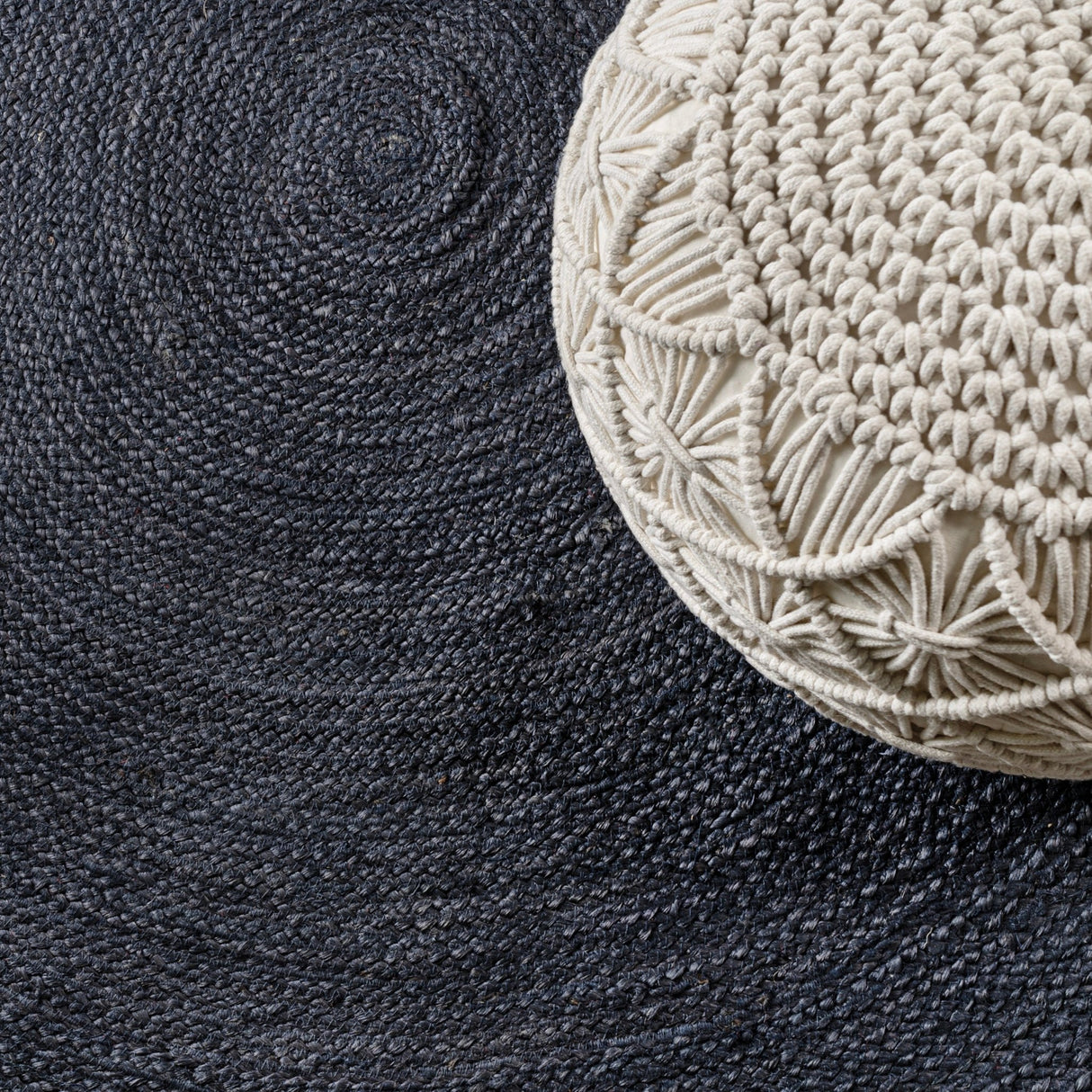 Zara Braided Coastal Cottage Round Area Rug - Tuesday Morning - Area Rugs
