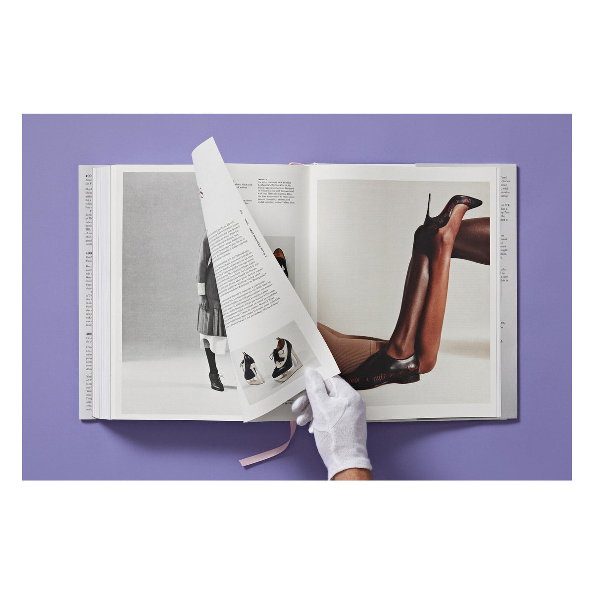 Shoes A–Z. The Collection of The Museum at FIT (German, French, English) (FFE)