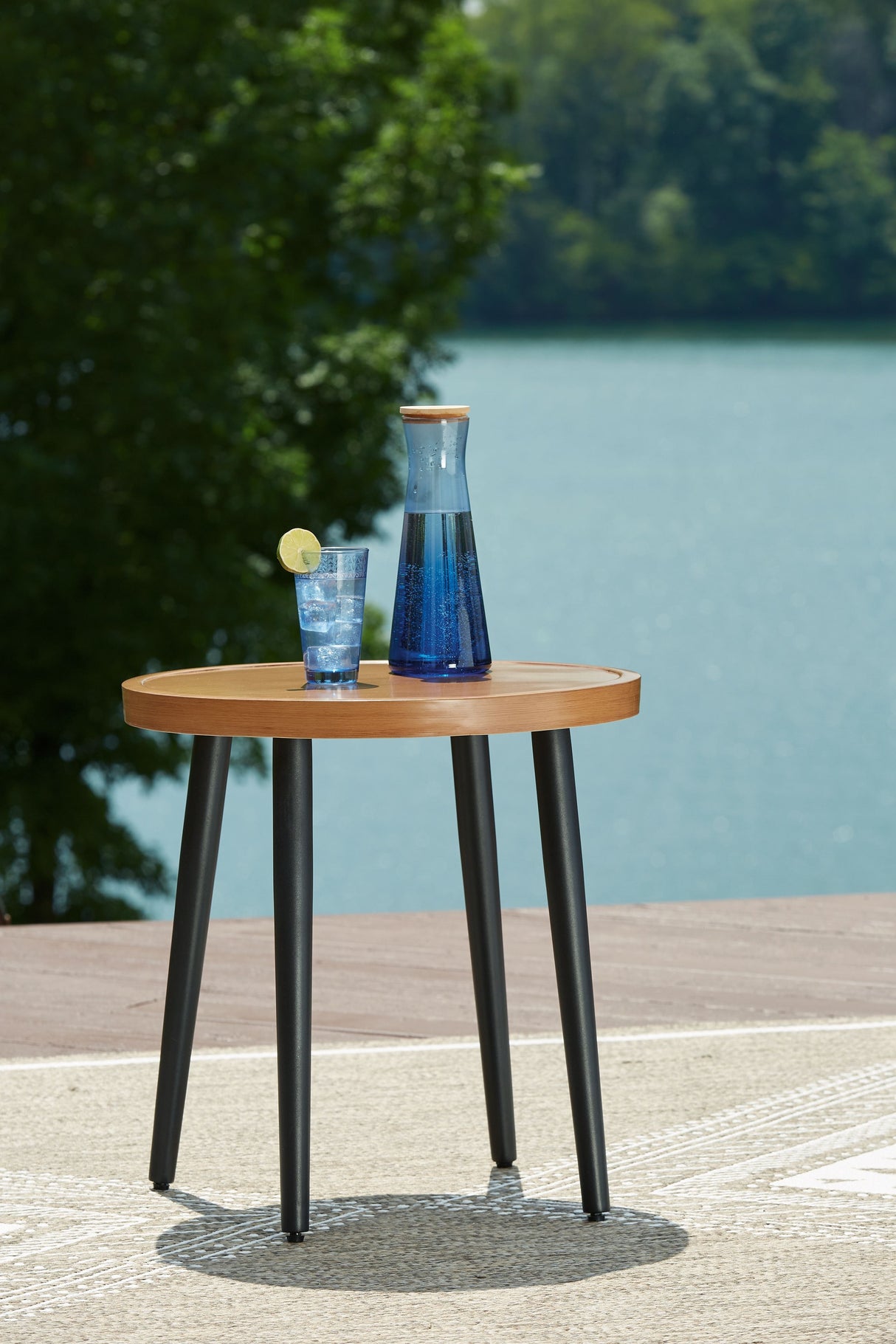 Horizon Hall - Round End Table - Two-tone Brown