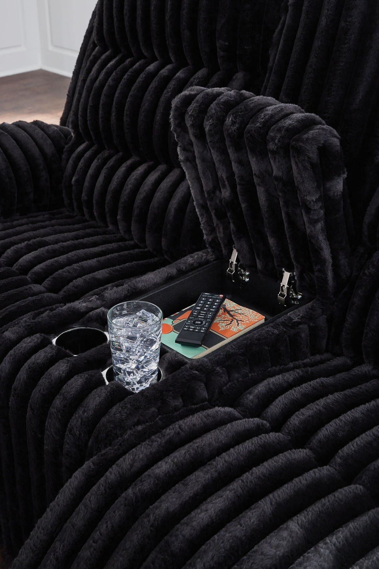 Rhine Falls - Double Reclining Power Loveseat With Console - Onyx
