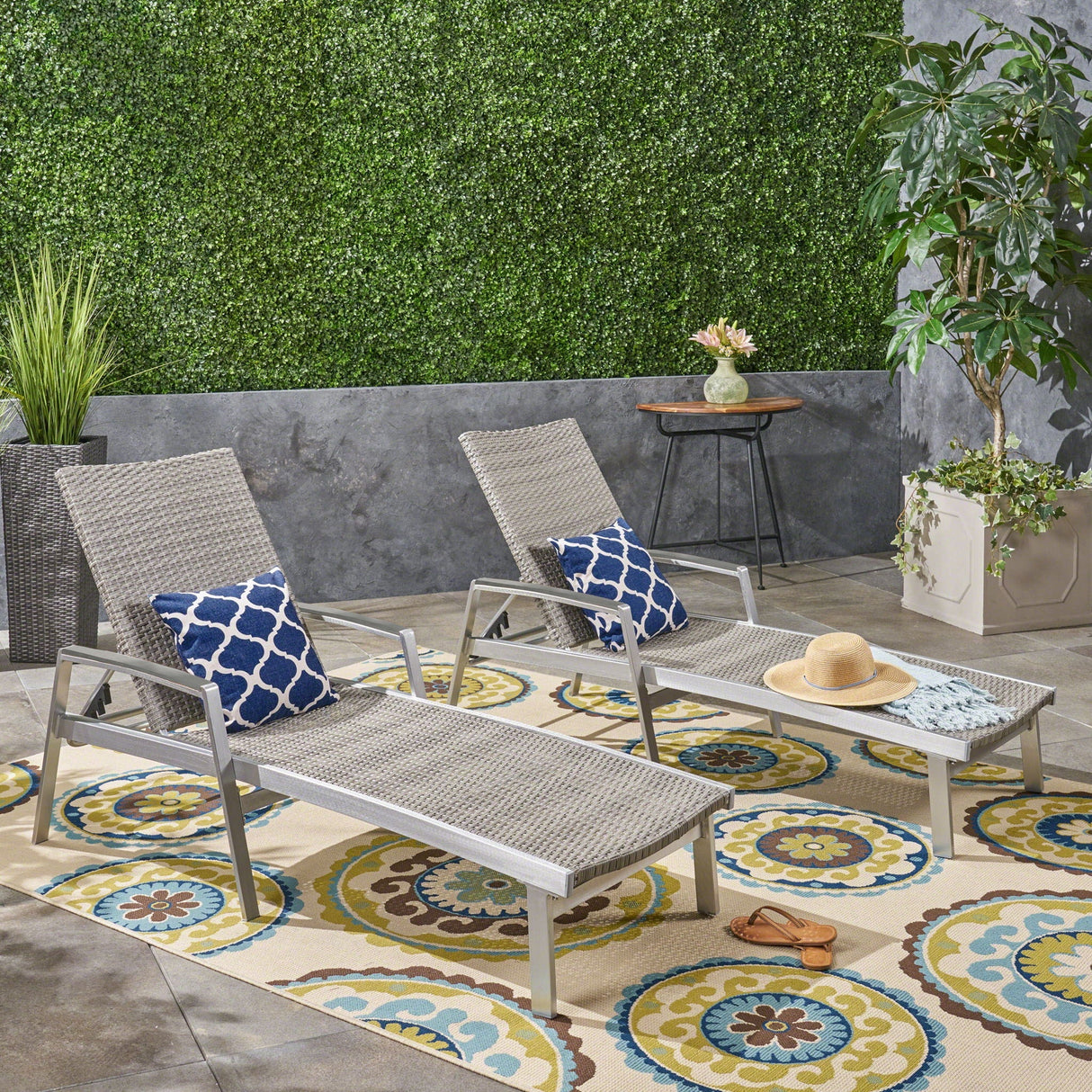 Oaxton - Chaise Lounge