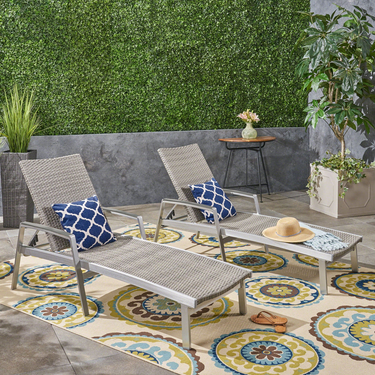 Oaxton - Chaise Lounge