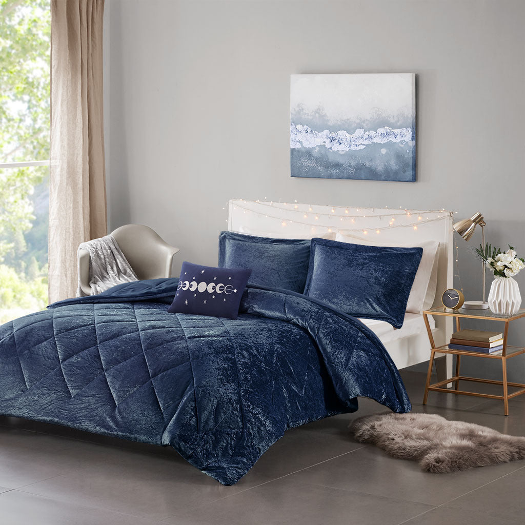 King/Cal King Velvet Comforter Set with Throw Pillow