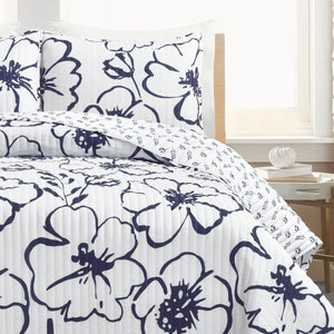 Scandinavian Floral Quilt 3 Piece Set