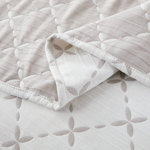 Diamond Leaf Jacquard Reversible Matelasse Coverlet Set