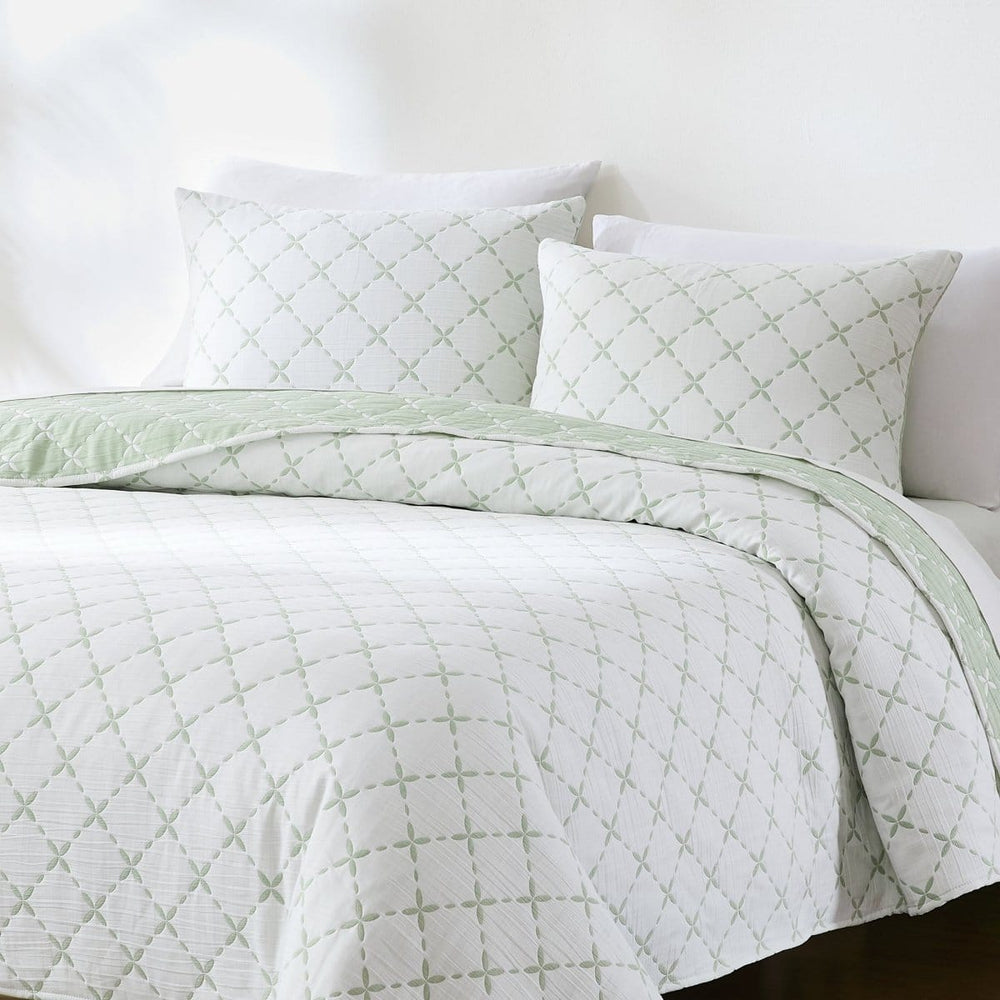 Diamond Leaf Jacquard Reversible Matelasse Coverlet Set