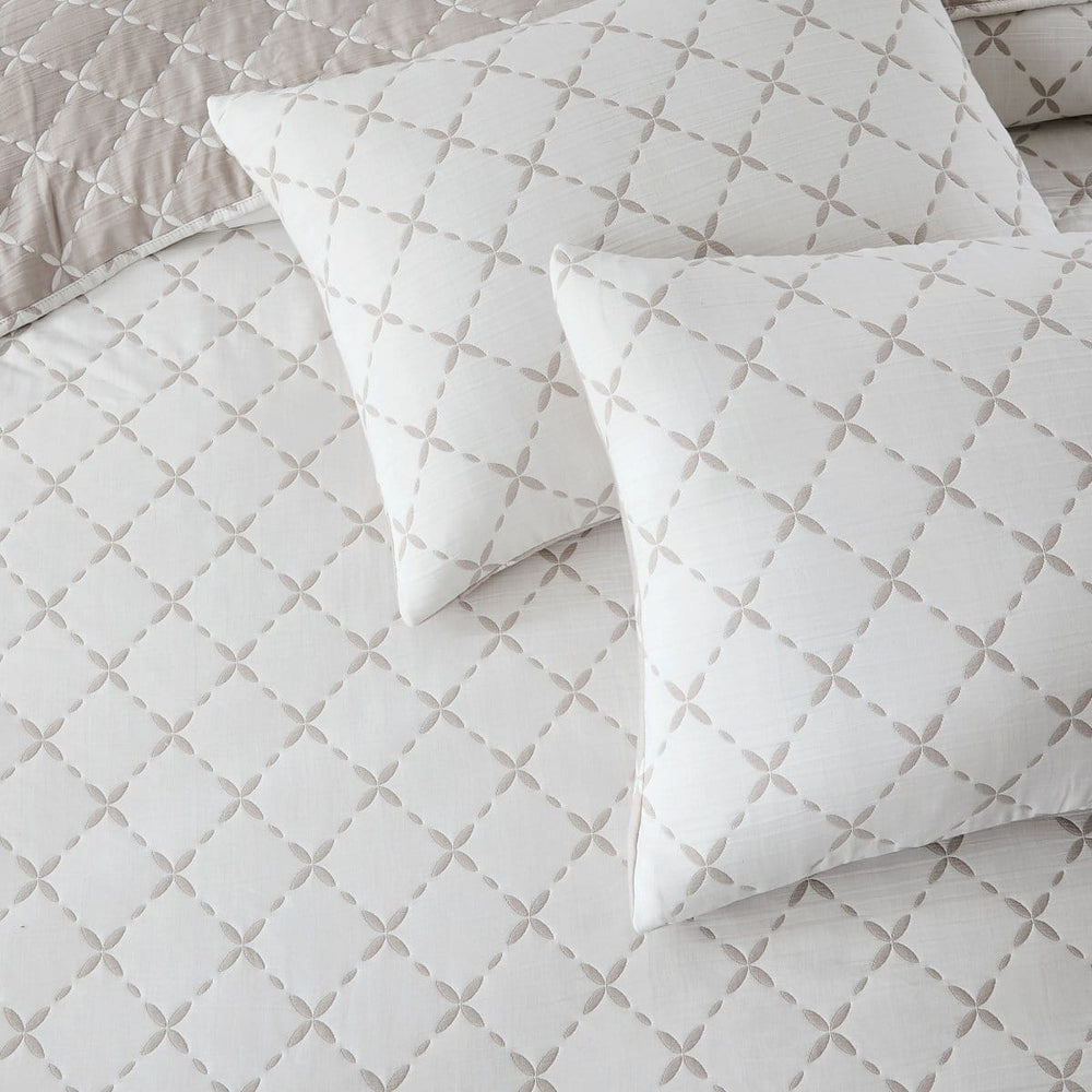 Diamond Leaf Jacquard Reversible Matelasse Coverlet Set
