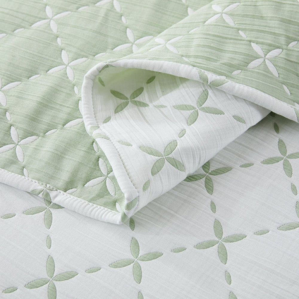 Diamond Leaf Jacquard Reversible Matelasse Coverlet Set