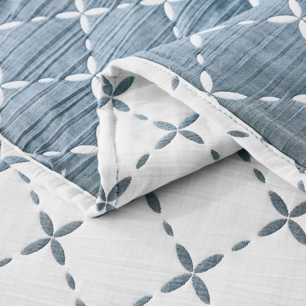 Diamond Leaf Jacquard Reversible Matelasse Coverlet Set