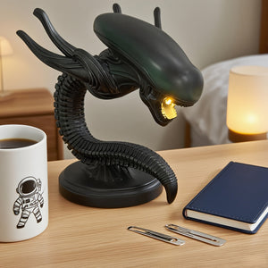USB Alien Head Lamp – Sci-Fi Resin Desk Light for Bedroom, Office & Halloween Decor