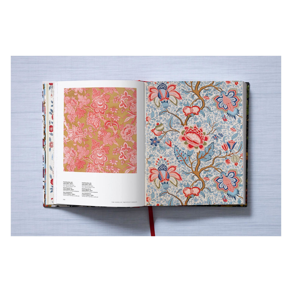The Book of Printed Fabrics. From the 16th century until today (German, French, English)