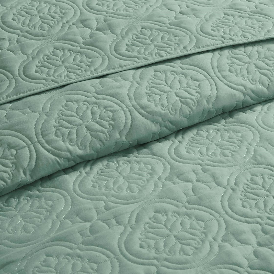 Seafoam 3 Piece Reversible Bedspread Set with Medallion Quilting - Full/Queen