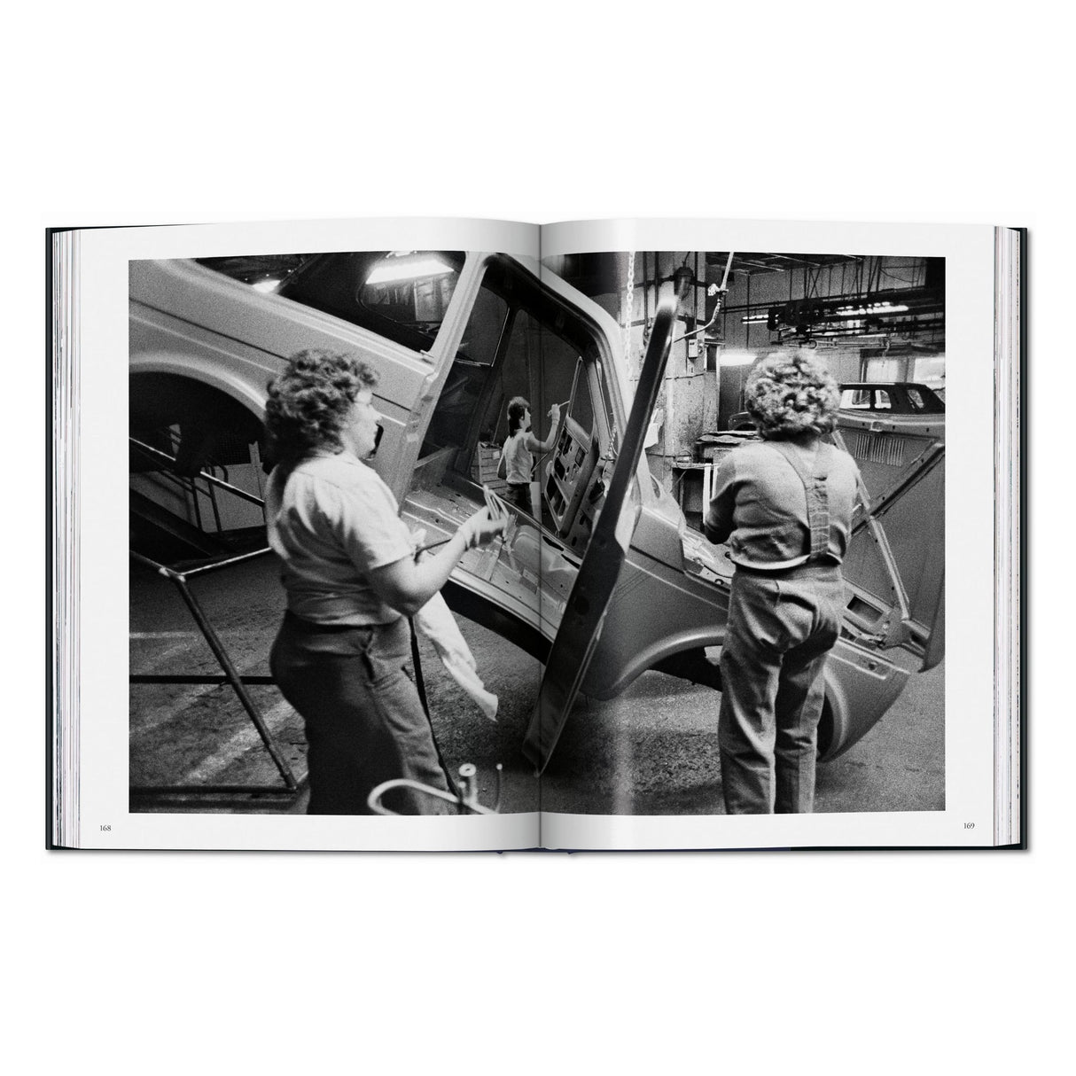 Sebastião Salgado. Workers. An Archaeology of the Industrial Age (English)