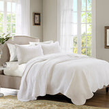 3 Piece Reversible Scalloped Edge Quilt Set White King/Cal King