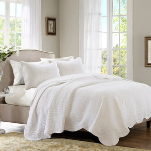 3 Piece Reversible Scalloped Edge Quilt Set White King/Cal King