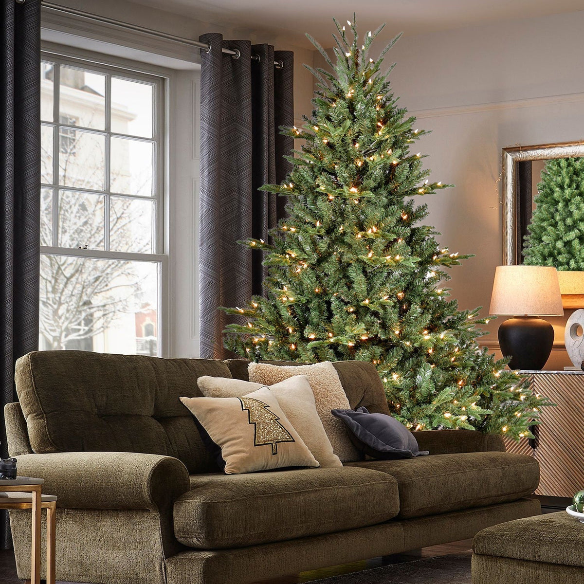 Full-Bodied Pre-Lit Evergreen Christmas Tree with 350 Warm White Lights - Green