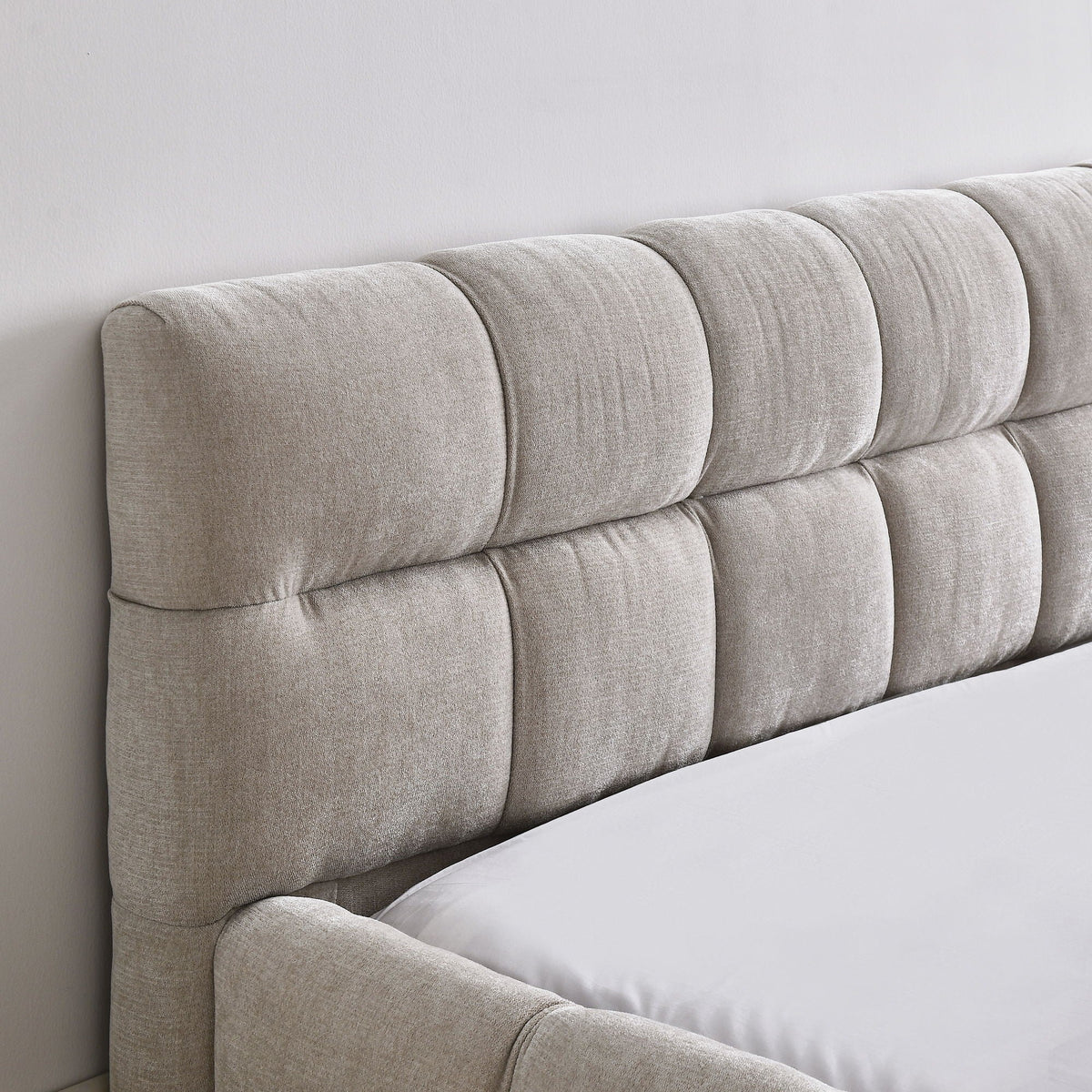 Modern Platform Bed Frame With Thick Fabric