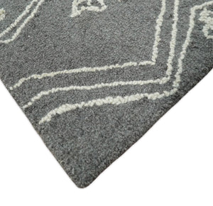 2x4 Gray and White Tribal Hand Tufted Textured Loop Area Rug