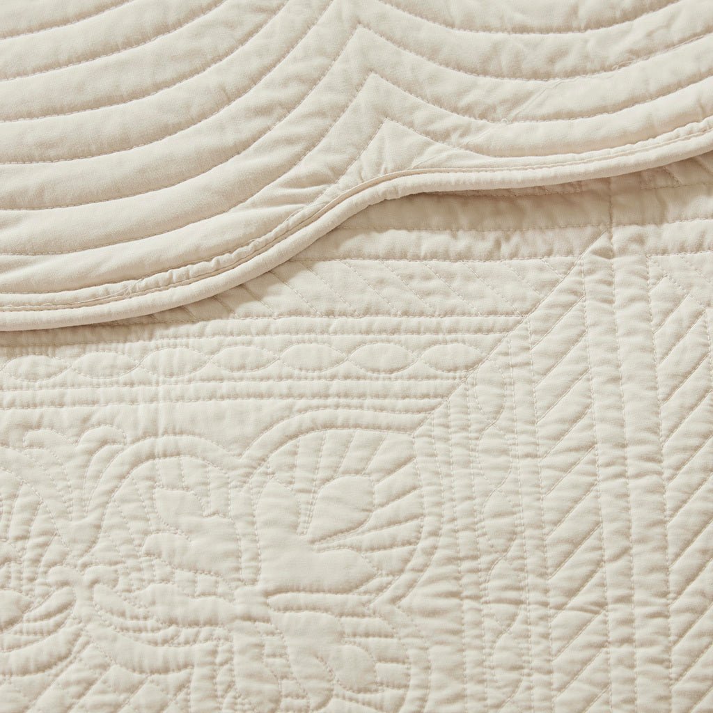 3 piece antimicrobial reversible scalloped edge quilt set king - cream - Tuesday Morning - Quilts & Comforters