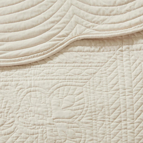3 piece antimicrobial reversible scalloped edge quilt set queen - cream - Tuesday Morning - Quilts & Comforters