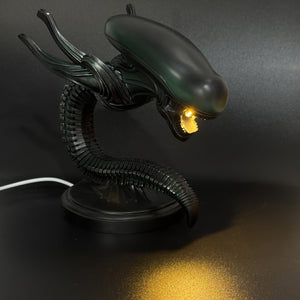 USB Alien Head Lamp – Sci-Fi Resin Desk Light for Bedroom, Office & Halloween Decor