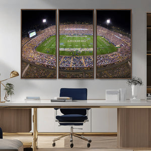 The University of Connecticut UCONN Huskies Football Team