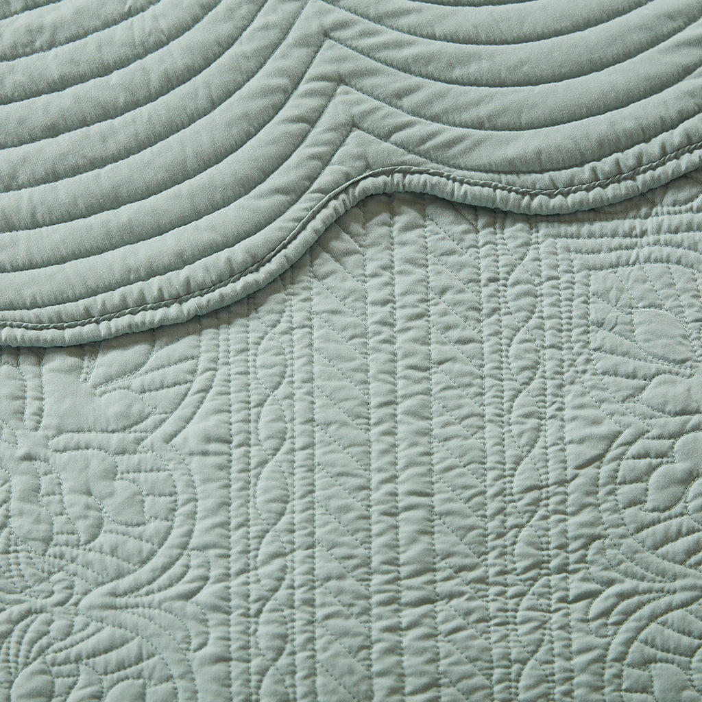 3 Piece Reversible Scalloped Edge Quilt Set Seafoam Full/Queen