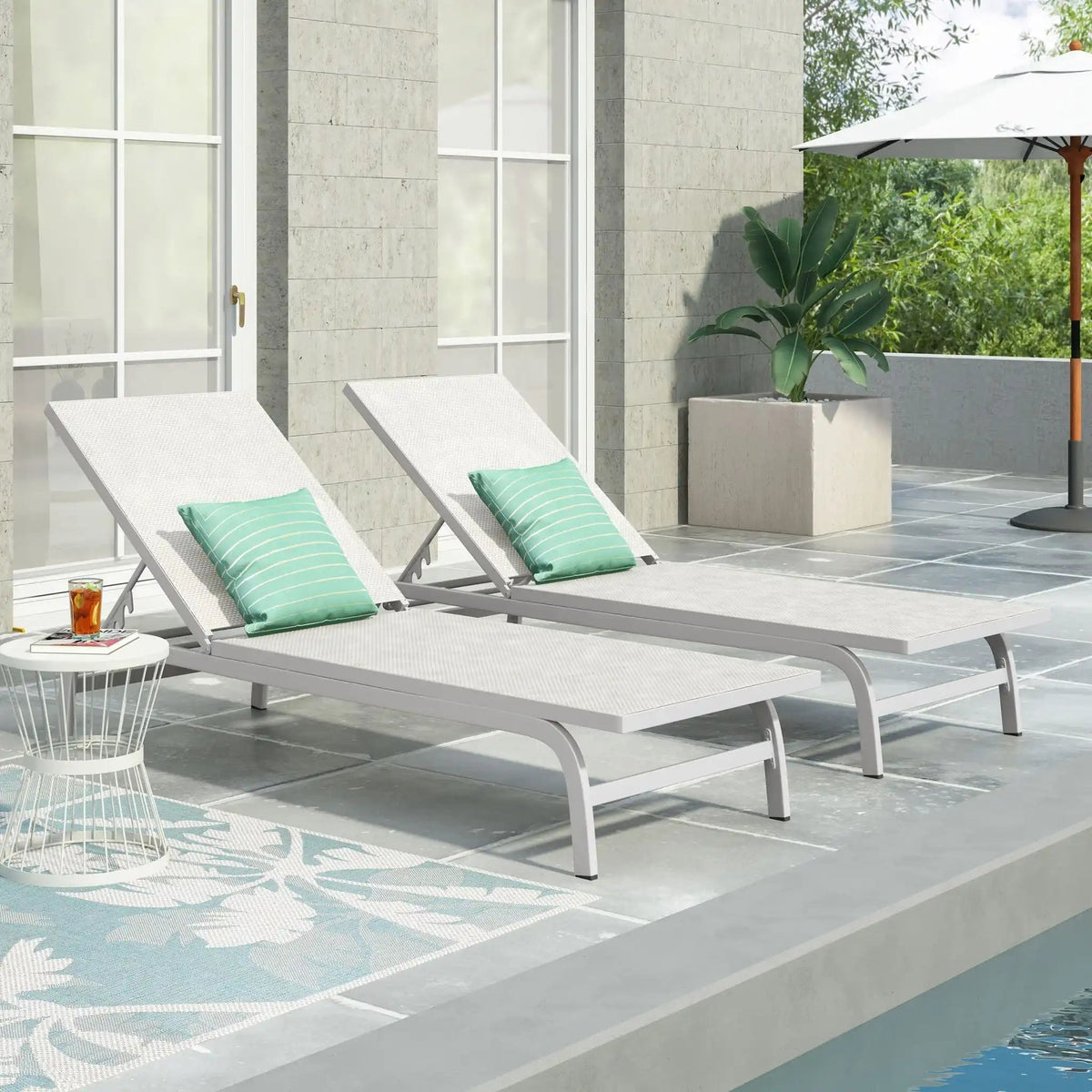 Finn - Contemporary Chaise Lounge For Outdoor Relaxation