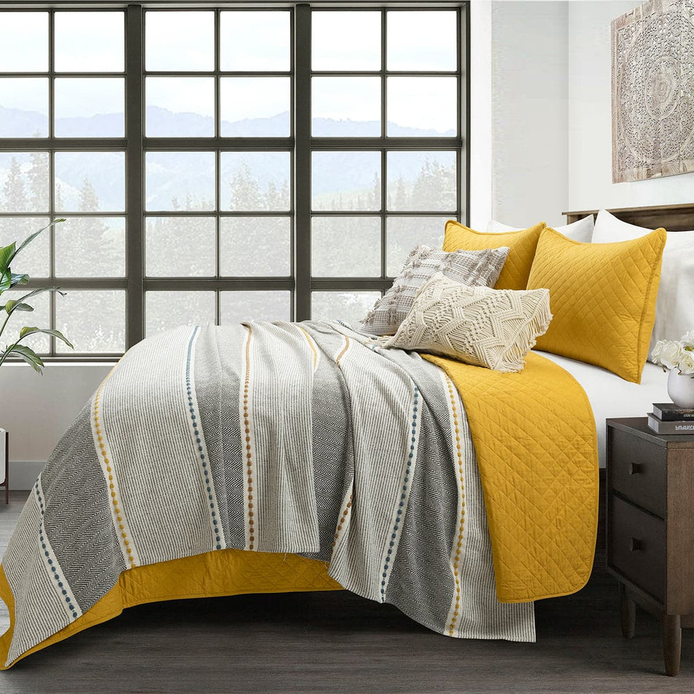 Ava Diamond Oversized Cotton Quilt Set