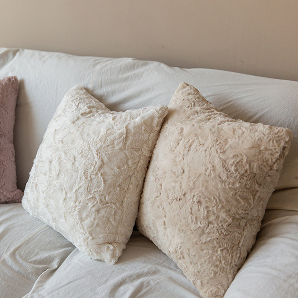 Set of 2 furry throw pillow case and insert great to snuggle  size 18"x18" WITH 450g INSERT