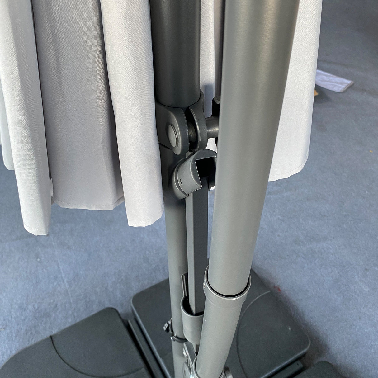 10 ft Offset Cantilever Patio Umbrella with Crank - Gray