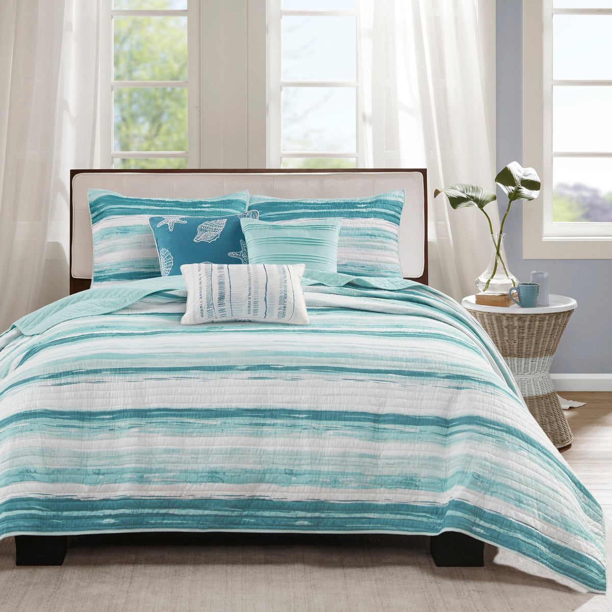 6 Piece Printed Quilt Set with Throw Pillows Aqua Full/Queen