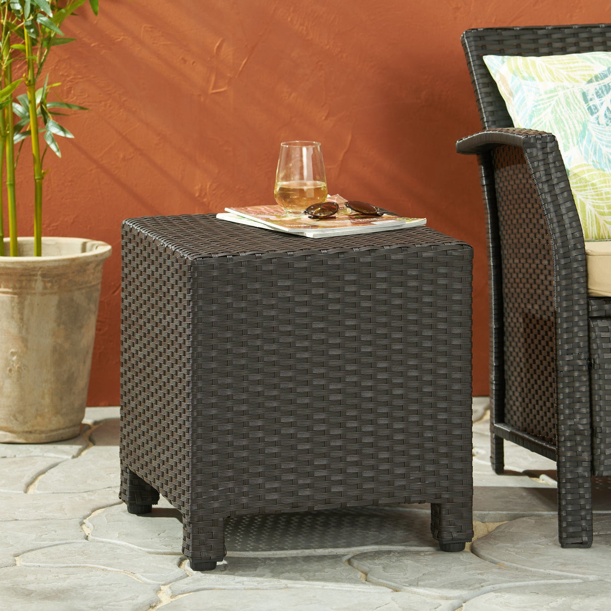Puerta - Minimalist Style Accent Table