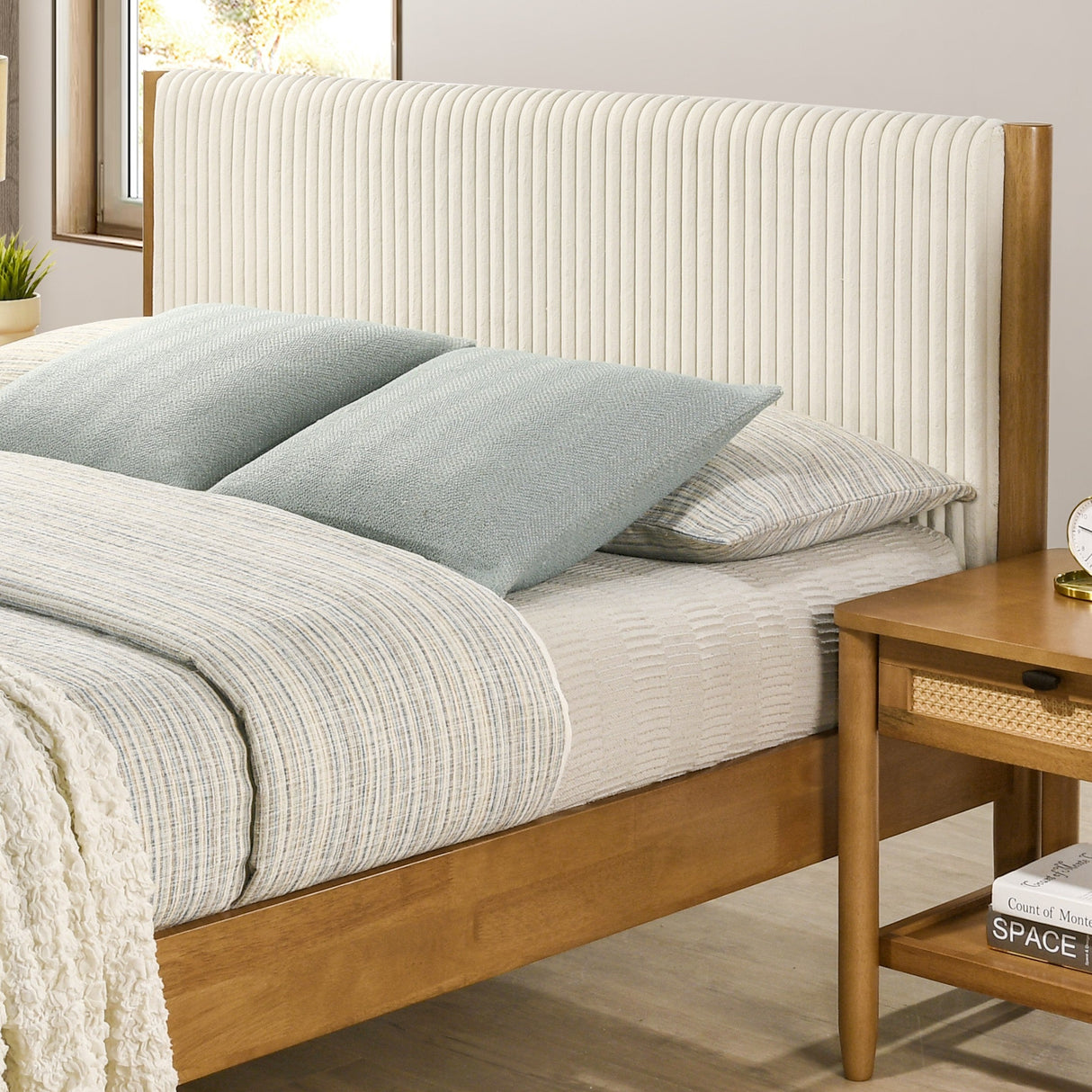 Vichy 5-Piece Rubberwood Queen Bedroom Set